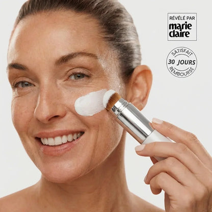Fond de teint Intelligent avec pinceau intégré - SPF 30